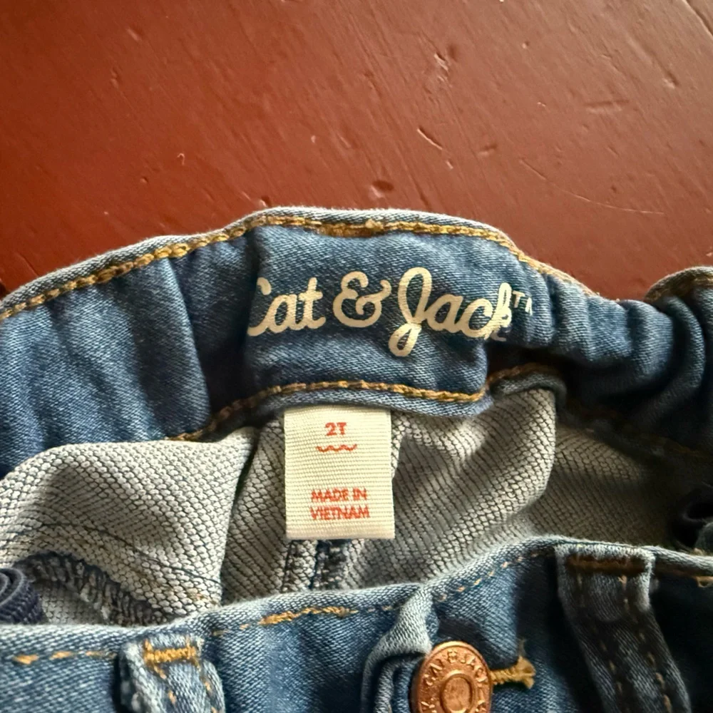 {Cat and Jack}-Size 2T-Denim Skirt with Adjustable Waist